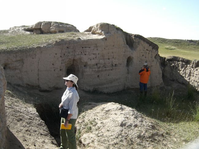  2006:09:05 04:43:01   Archeological Site along Buha River f.jpg